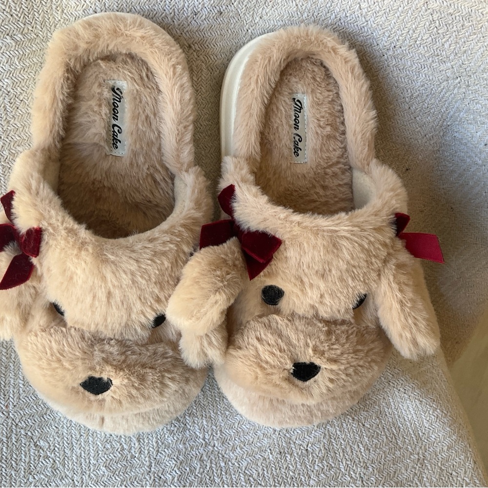 Cozy Plush Puppy Slip-On Slippers for Women in Beige - Picture 2 of 6